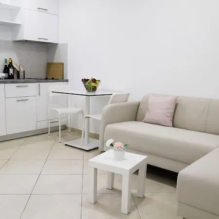 Cozy Apartment Near Airport Koropion Exterior photo
