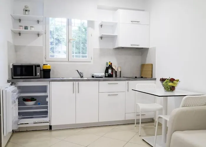 Cozy Apartment Near Airport